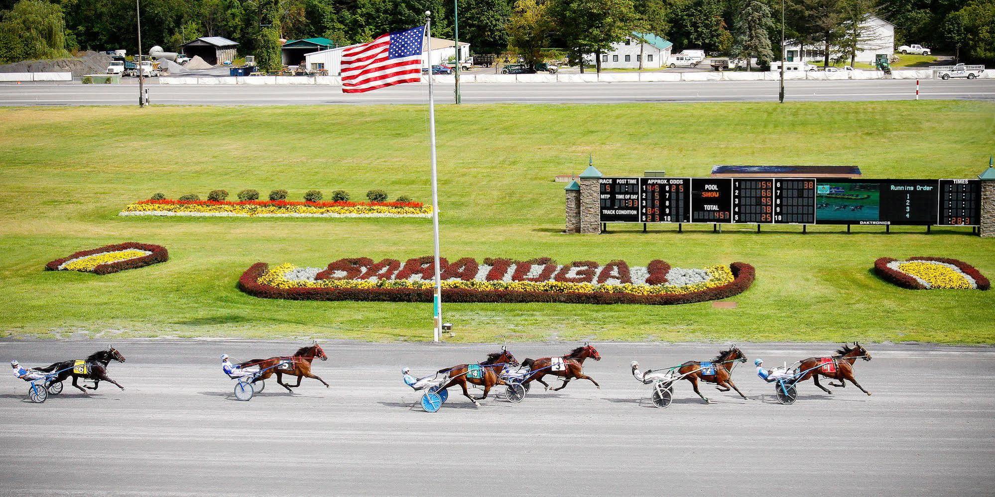 Saratoga Casino Hotel ซาราโทกาสปริงส์ ภายนอก รูปภาพ